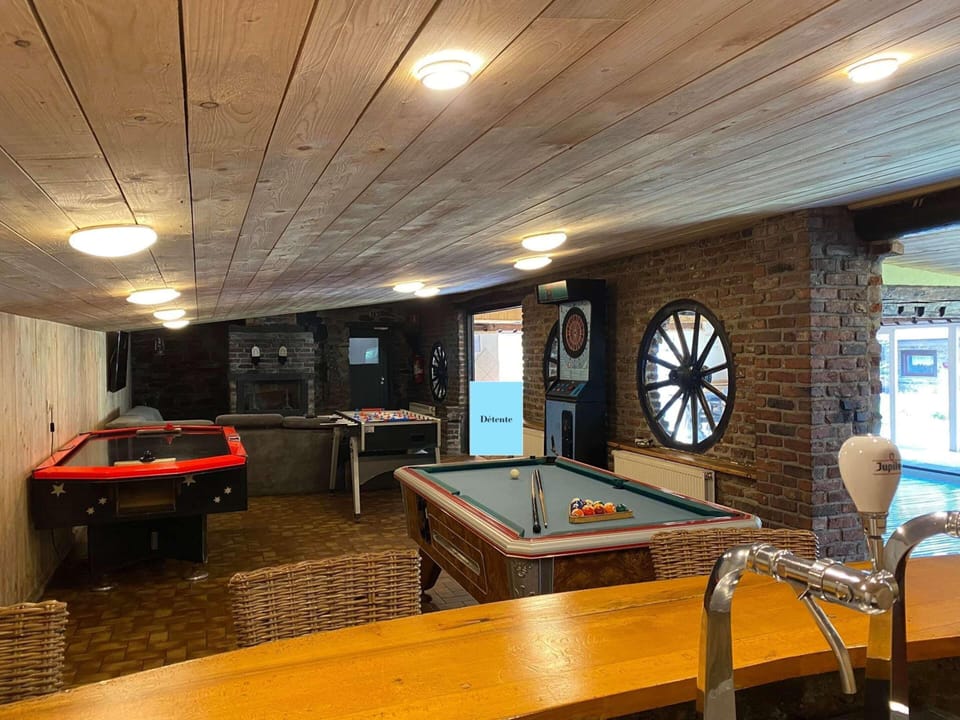 House | Game room