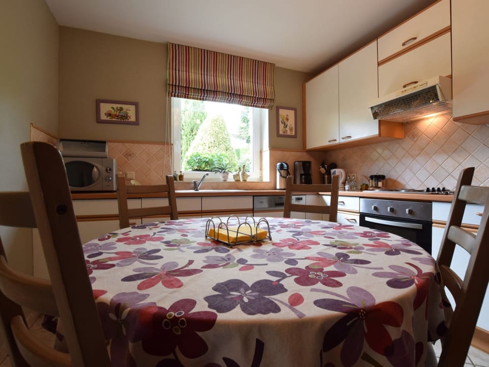 House | Private kitchen | Fridge, highchair