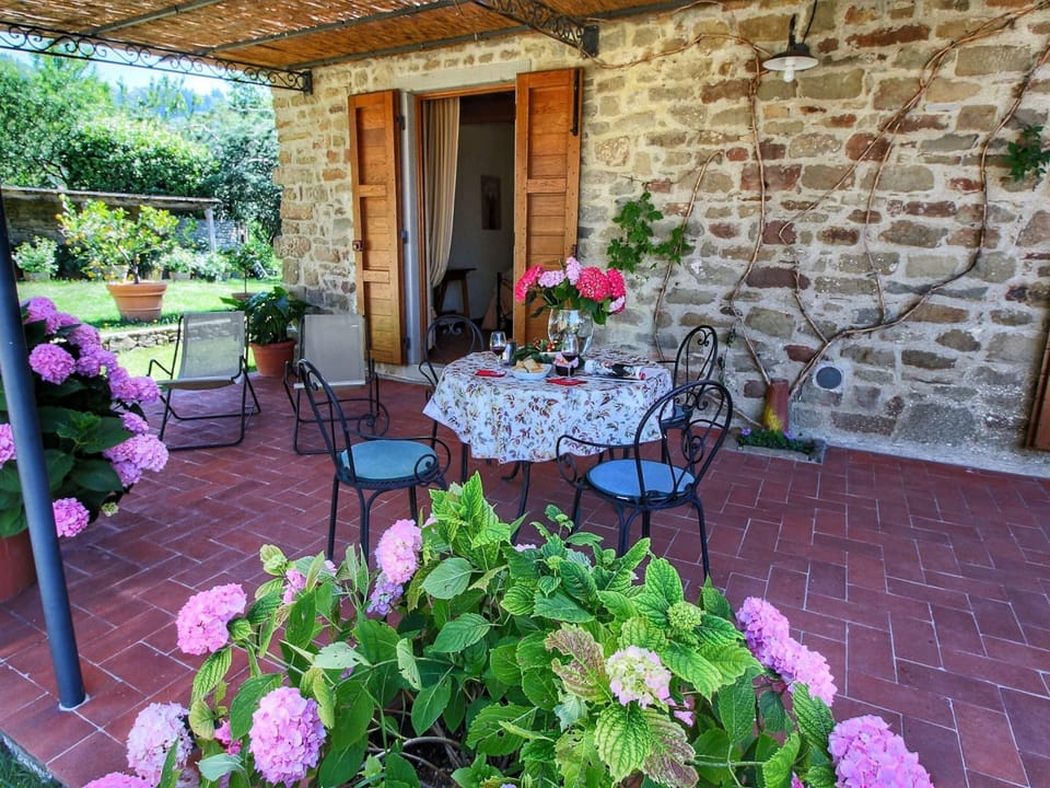 Cottage | Dining