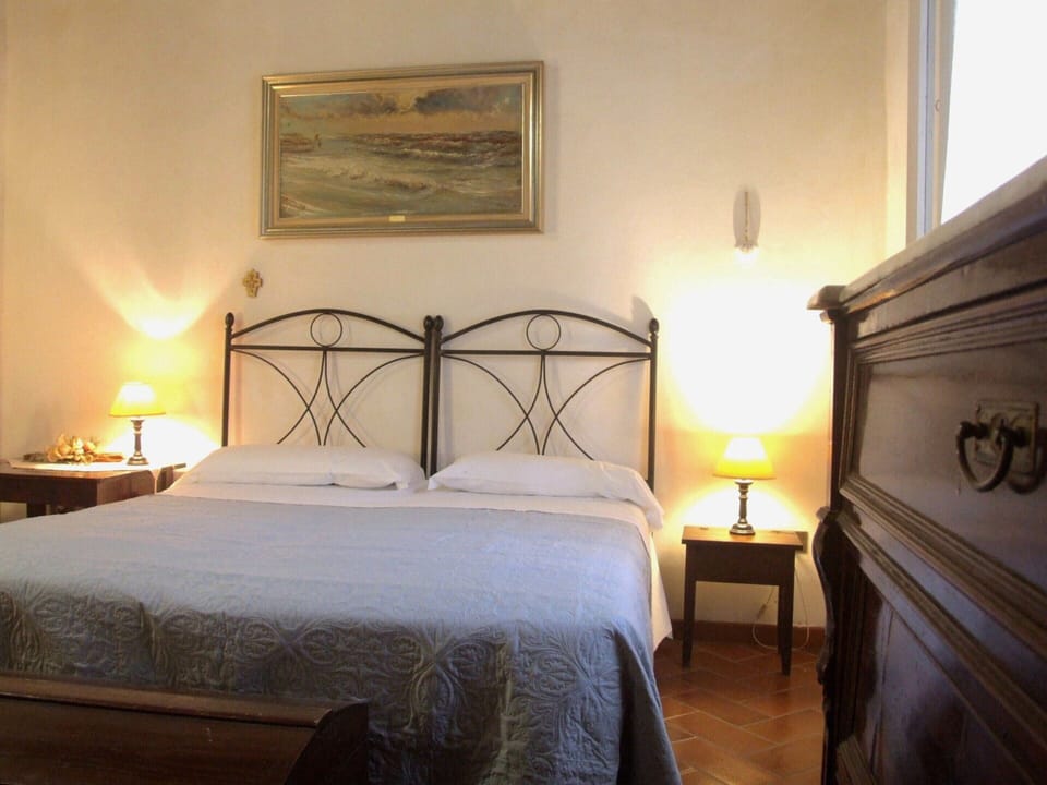 House | 2 bedrooms, iron/ironing board, bed sheets