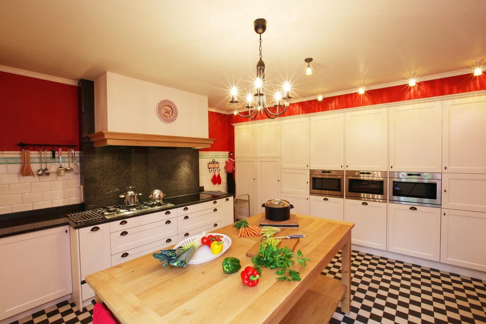 House | Private kitchen | Microwave, coffee/tea maker, highchair