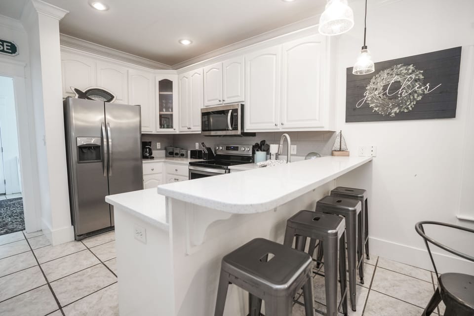 House, 4 Bedrooms, Pool Access | Private kitchen | Full-size fridge, microwave, oven, stovetop