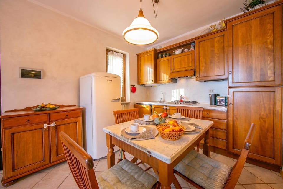 Family Apartment, Multiple Bedrooms, Mountainside (Balcone sul Lago) | Dining