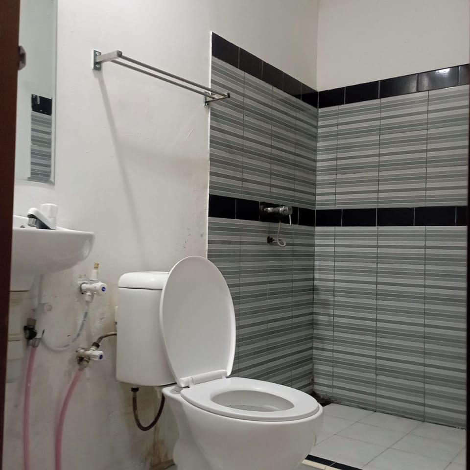 Superior Room | Bathroom | Shower, free toiletries, towels
