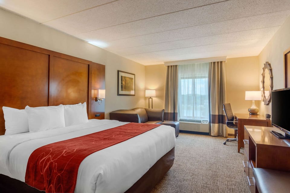 In-room safe, desk, laptop workspace, iron/ironing board