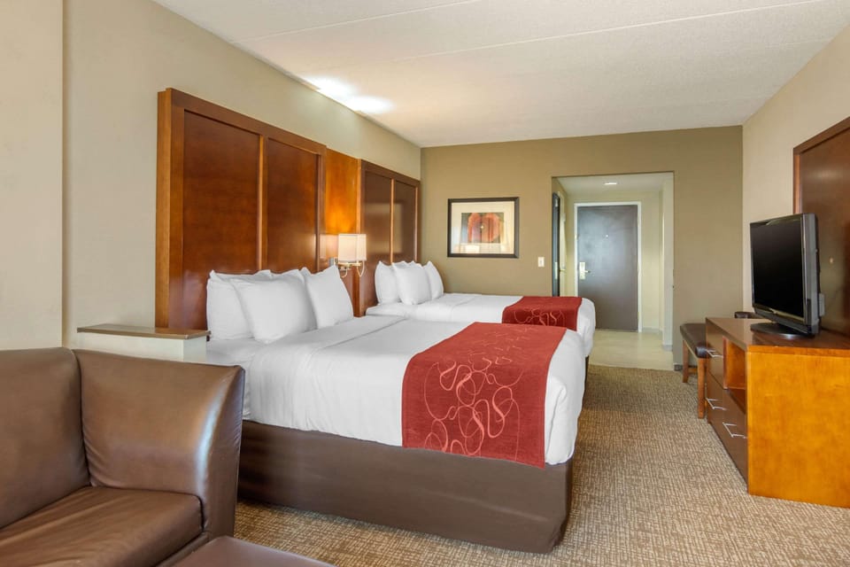 Studio Suite, Multiple Beds | In-room safe, desk, laptop workspace, iron/ironing board