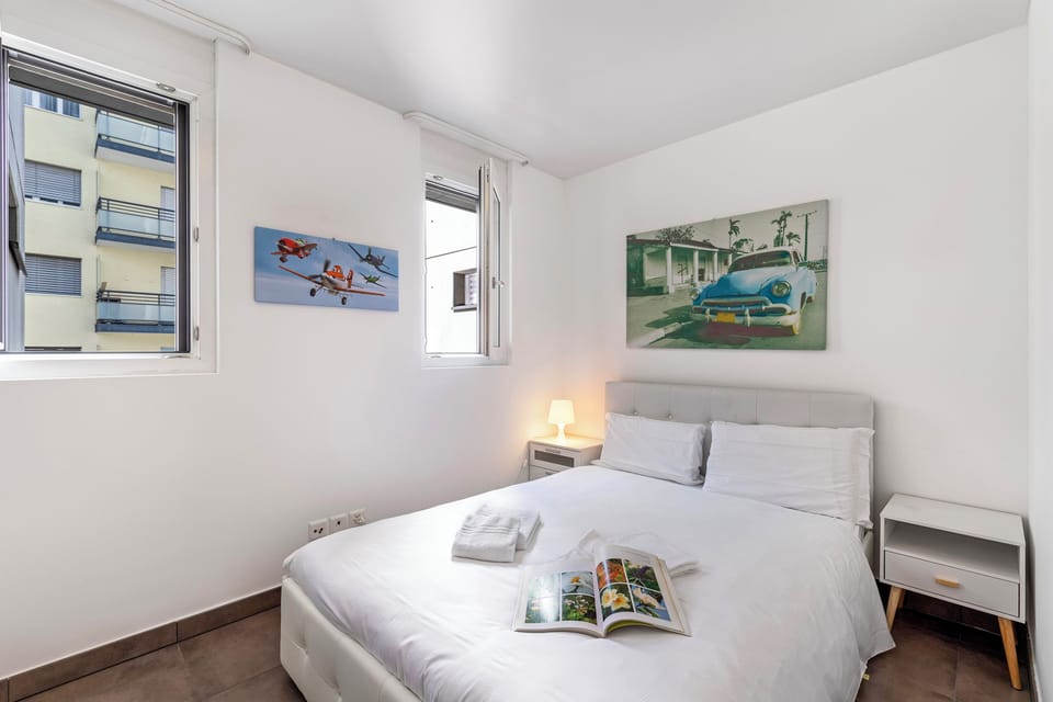 Family Apartment, 2 Bedrooms, Balcony (Art Apartment Locarno - Balcony and) | 2 bedrooms, bed sheets