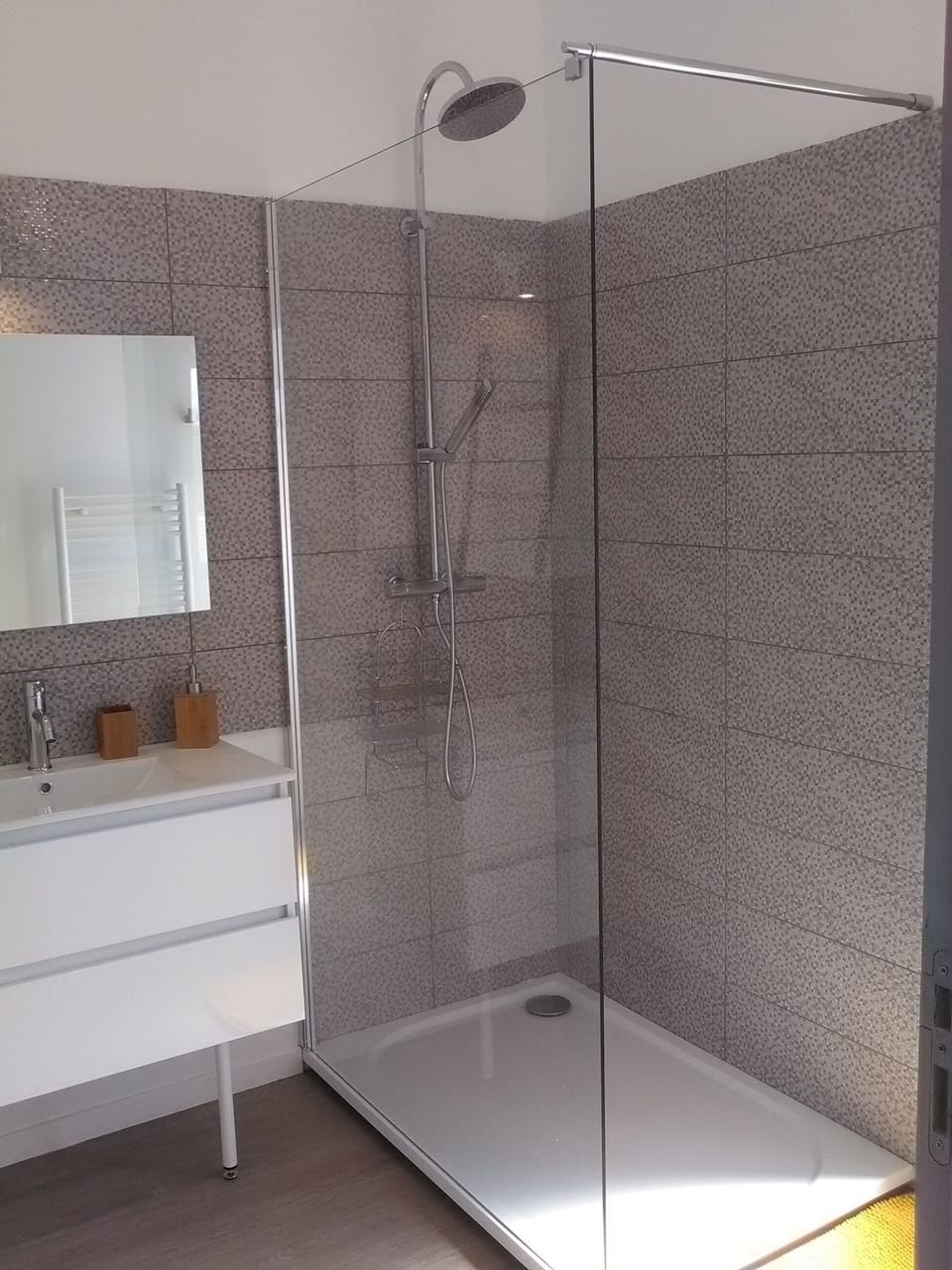 Double Room | Bathroom | Shower, rainfall showerhead, eco-friendly toiletries, hair dryer