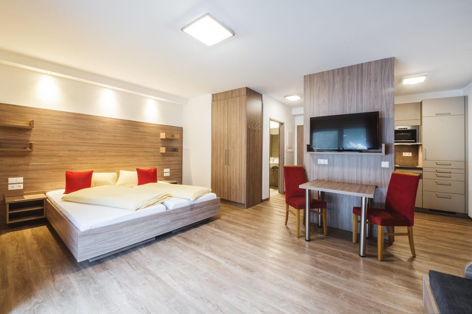 Apartment | 1 bedroom, individually furnished, bed sheets