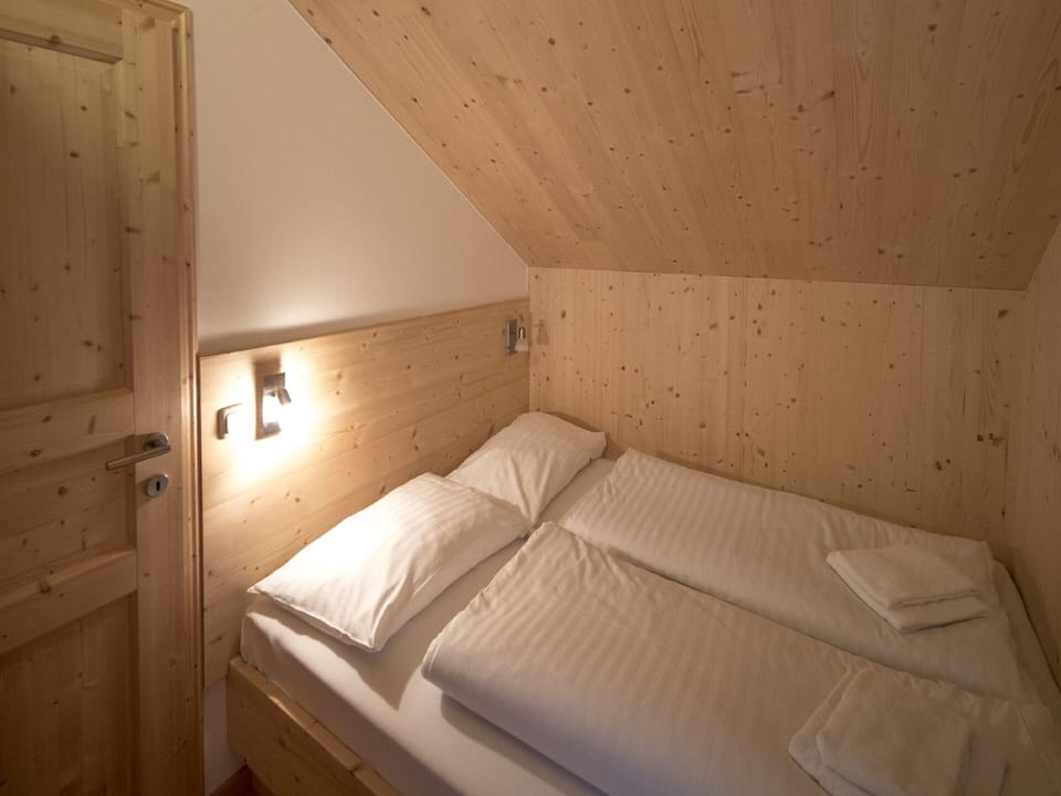 Chalet | 3 bedrooms, individually furnished, bed sheets
