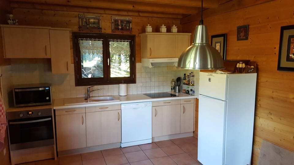 Chalet | Private kitchen | Fridge