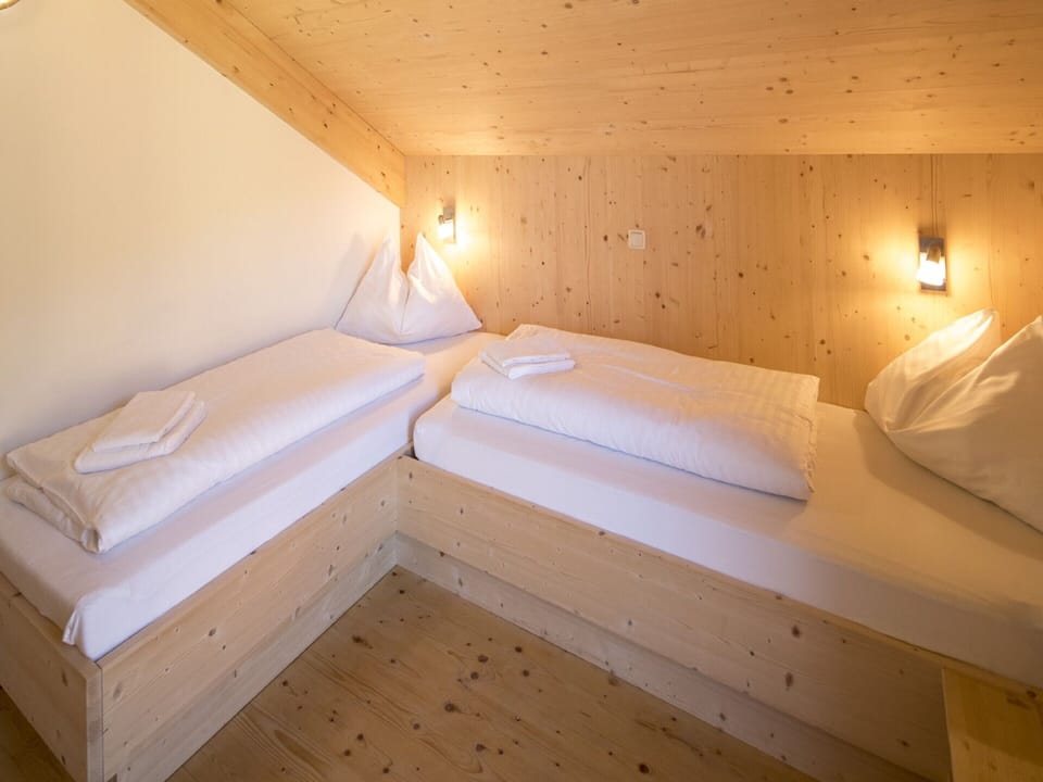 Chalet | 4 bedrooms, individually furnished, bed sheets