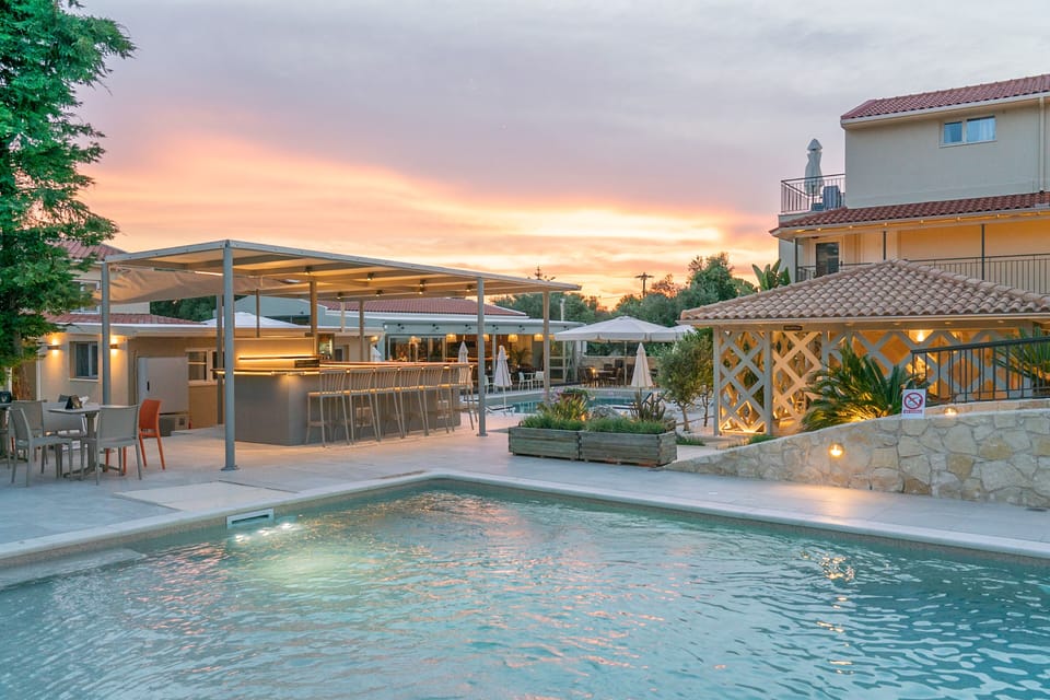 Poolside bar