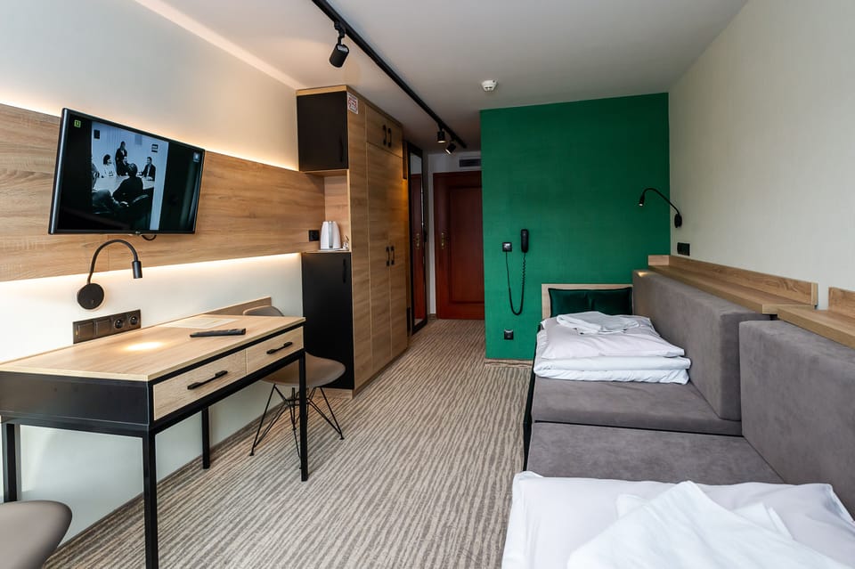 Twin Room, Mountain View | WiFi (free), bed sheets