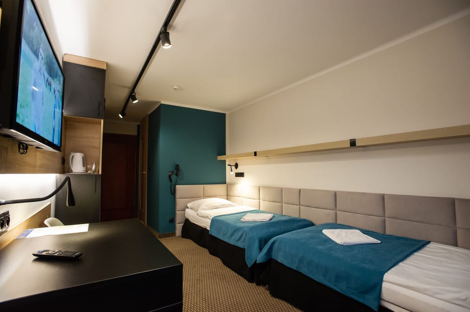 Twin Room, Mountain View | WiFi (free), bed sheets
