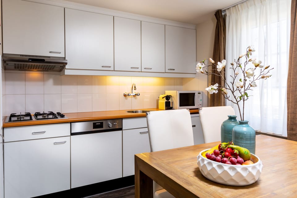 Suite | Private kitchen | Coffee/tea maker, electric kettle