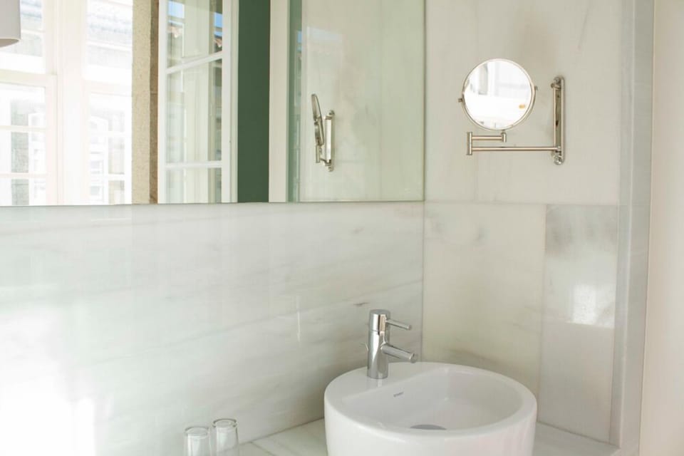 Standard Double Room Single Use | Bathroom sink