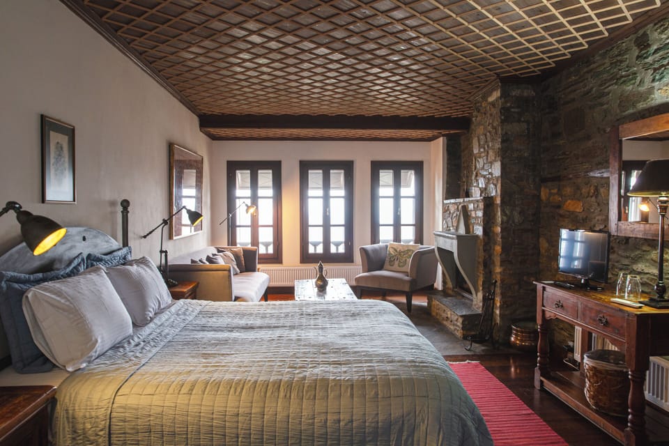 Studio Suite, Fireplace | Premium bedding, pillowtop beds, in-room safe, individually decorated