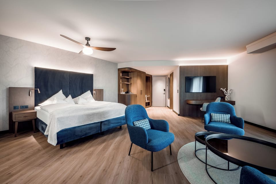 Junior Suite, Balcony | Premium bedding, minibar, in-room safe, WiFi (free)