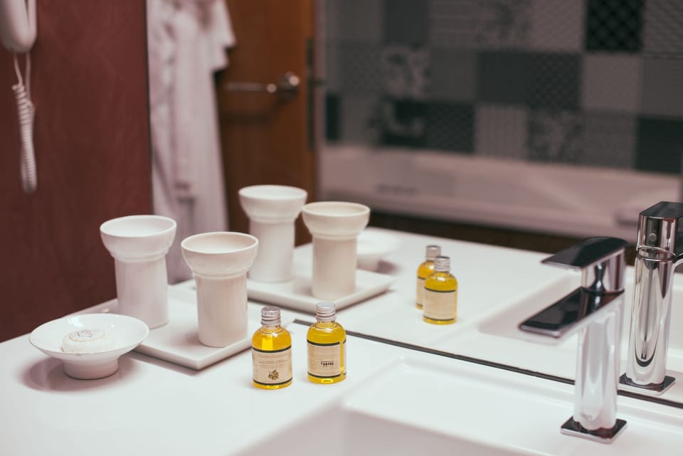 Standard Room | Bathroom | Eco-friendly toiletries, hair dryer, bathrobes, slippers