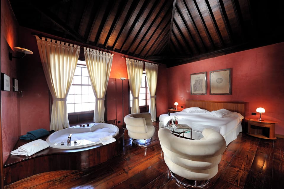 Junior Room | Egyptian cotton sheets, premium bedding, minibar, in-room safe