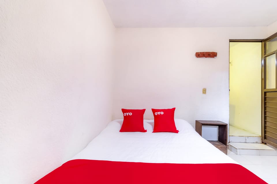 Standard Room | Desk, soundproofing, bed sheets