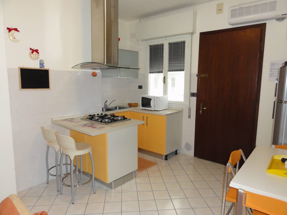 Apartment, 1 Bedroom (A50123) | Private kitchenette | Full-size fridge, microwave, stovetop, cookware/dishes/utensils