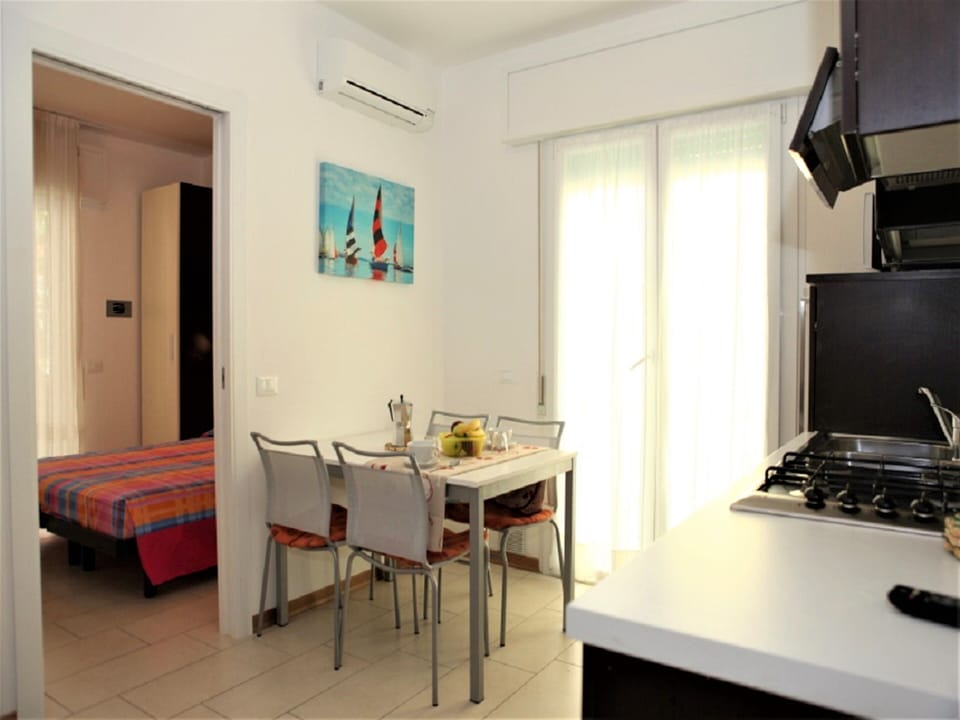 Apartment, 1 Bedroom (A60016) | In-room dining