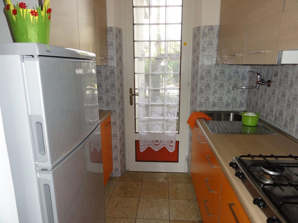 Apartment, 2 Bedrooms (B50024) | Private kitchen | Full-size fridge, microwave, stovetop, cookware/dishes/utensils