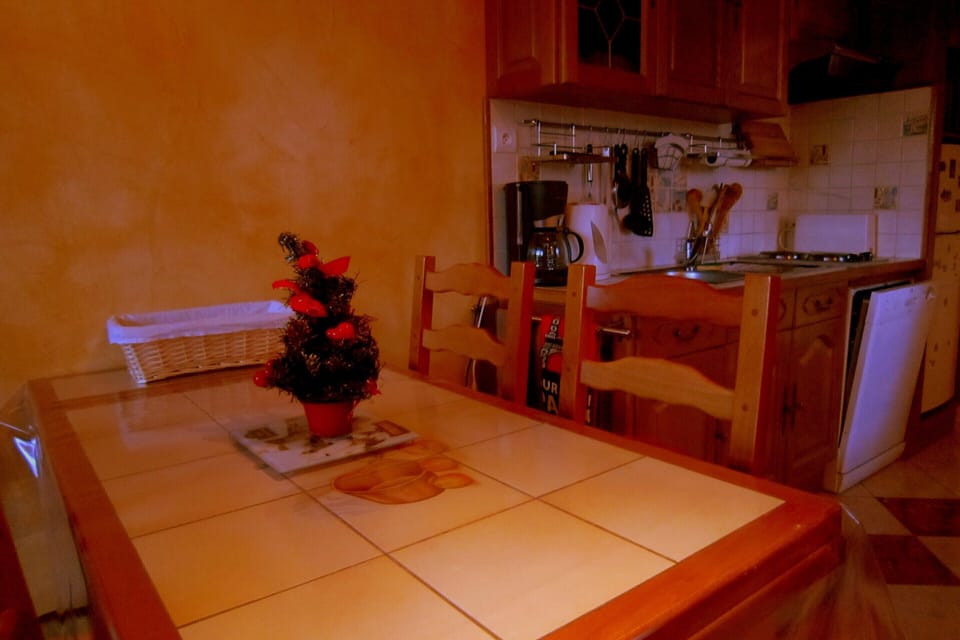 Cottage | Dining