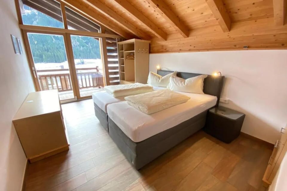 House | 3 bedrooms, iron/ironing board, bed sheets