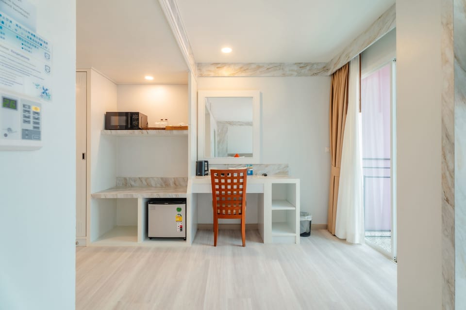 Grand Deluxe Partial | Minibar, in-room safe, blackout drapes, free WiFi