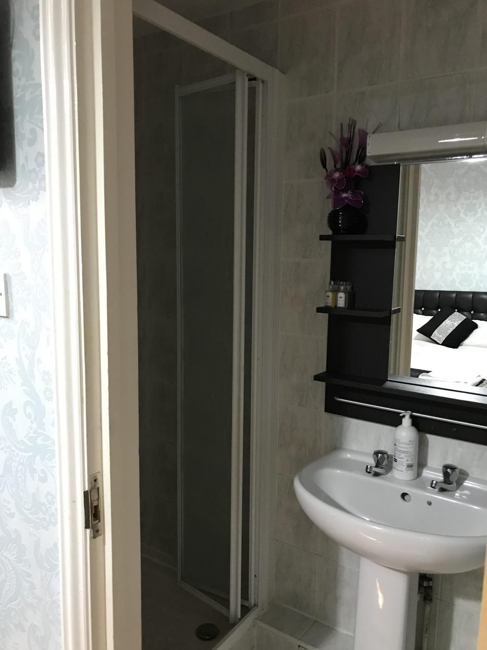 Pacific Inn London Heathrow Bed and Breakfast in Southall