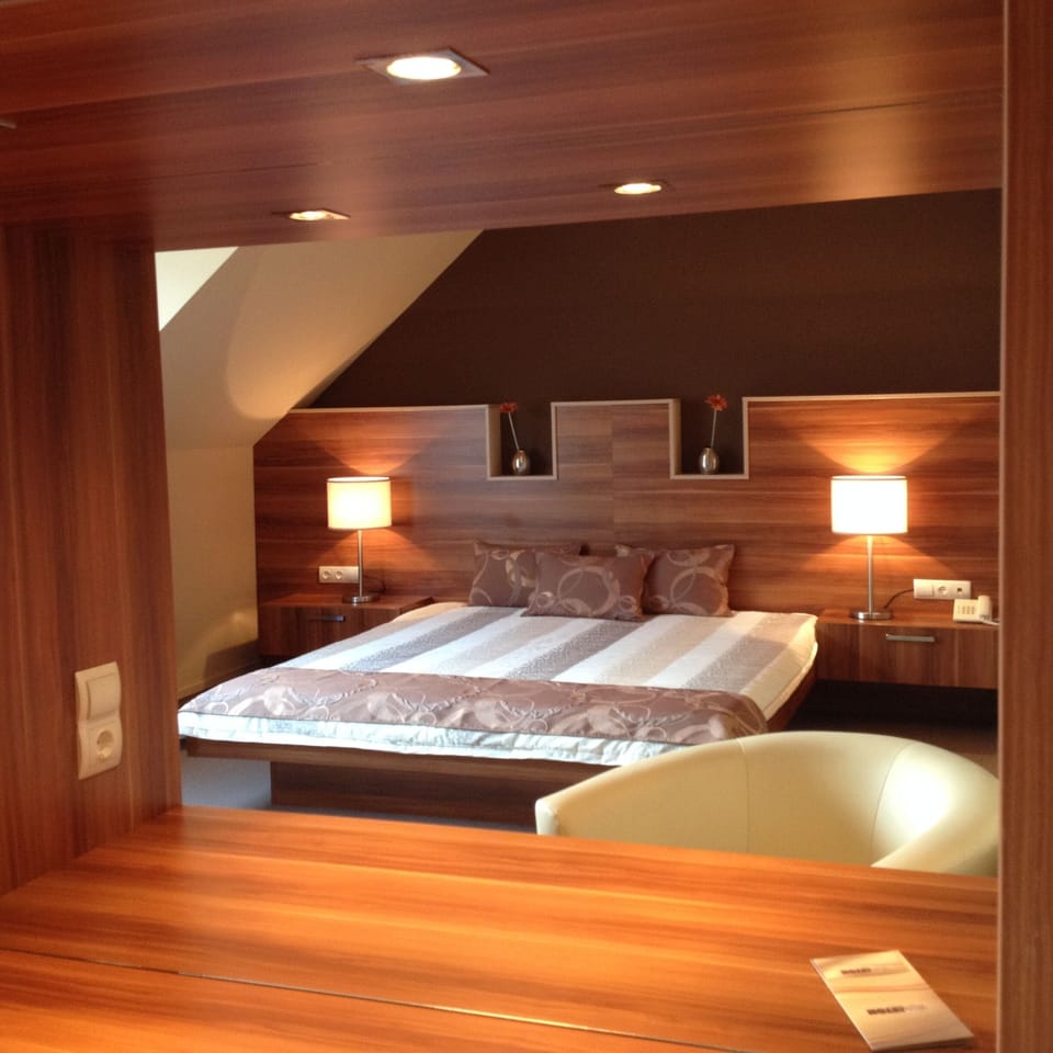 Minibar, in-room safe, desk, free WiFi