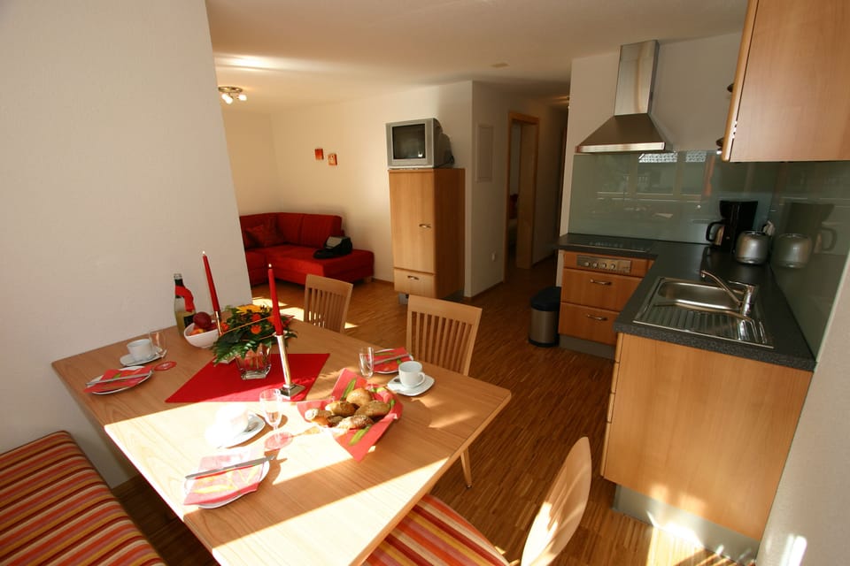 Apartment, 2 Bedrooms, Non Smoking, Mountainside | In-room dining