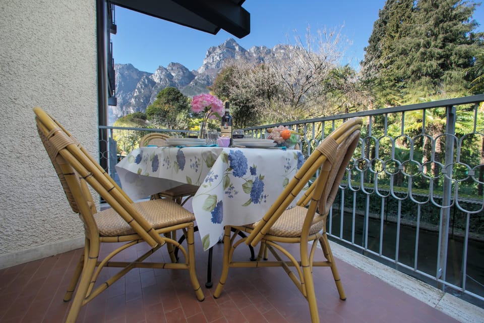 Family Apartment, Multiple Bedrooms, Lakeside (Riva Lago e Spiaggia Apartment) | Outdoor dining