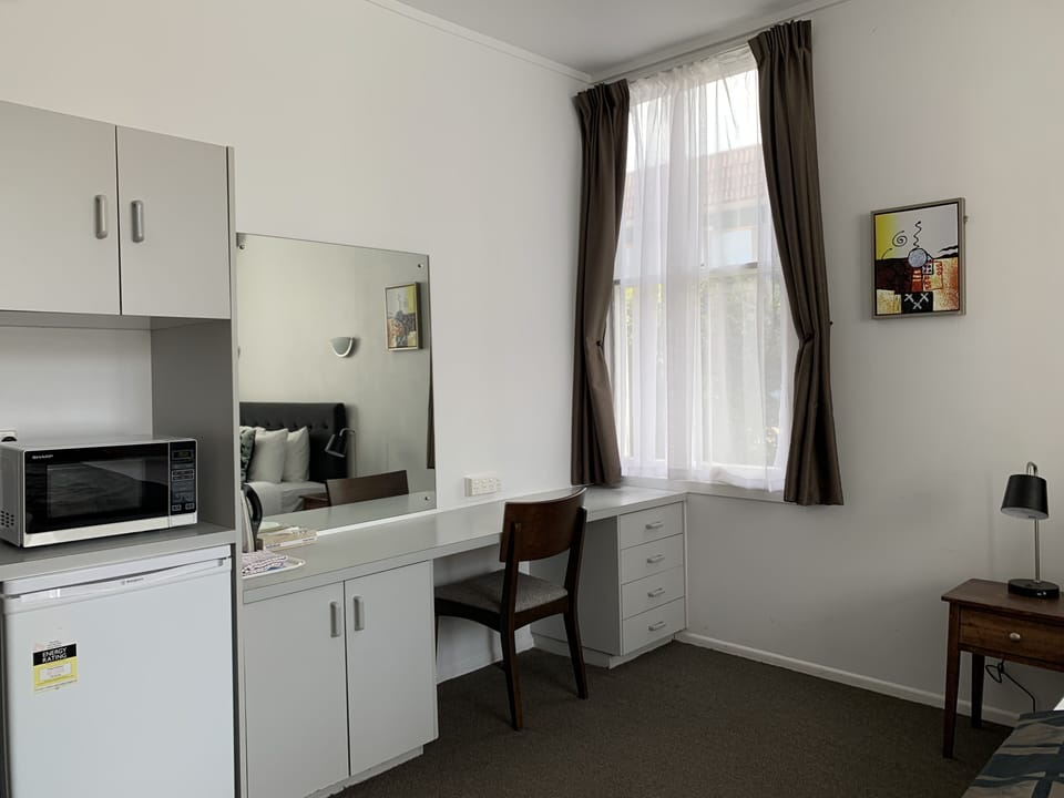 Executive Studio - Kitchenette | Private kitchen | Fridge, coffee/tea maker, electric kettle
