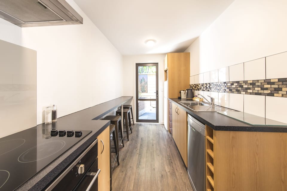 Family Apartment, 2 Bedrooms, 2 Bathrooms, Mountain View | Private kitchen