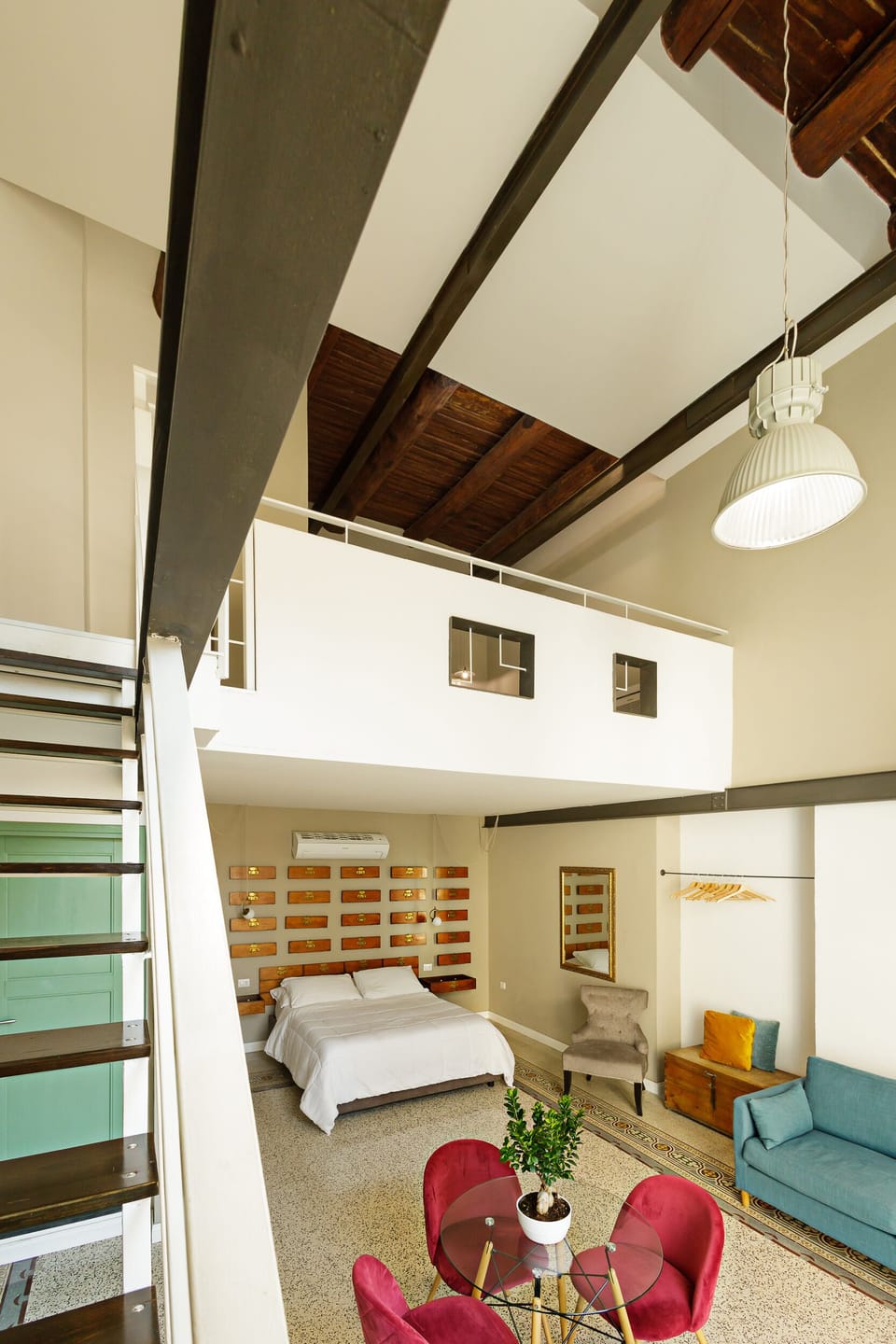 Junior Suite (Guantai) | Hypo-allergenic bedding available, memory foam beds, minibar, desk