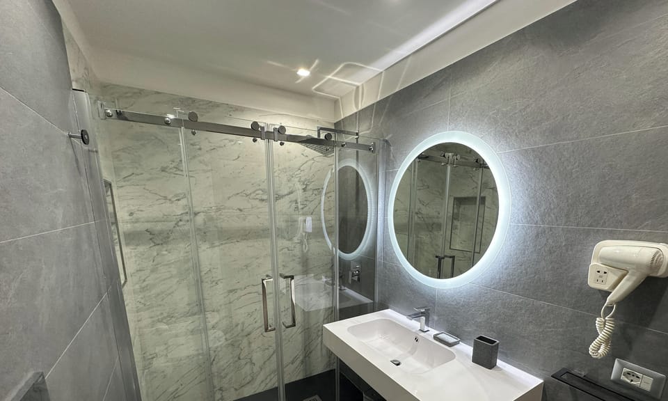 Deluxe Double Room, Balcony | Bathroom | Hair dryer, towels
