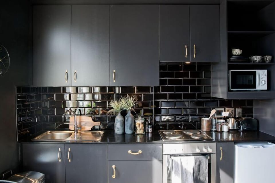 Luxury Apartment | Private kitchen | Fridge, microwave, oven, stovetop