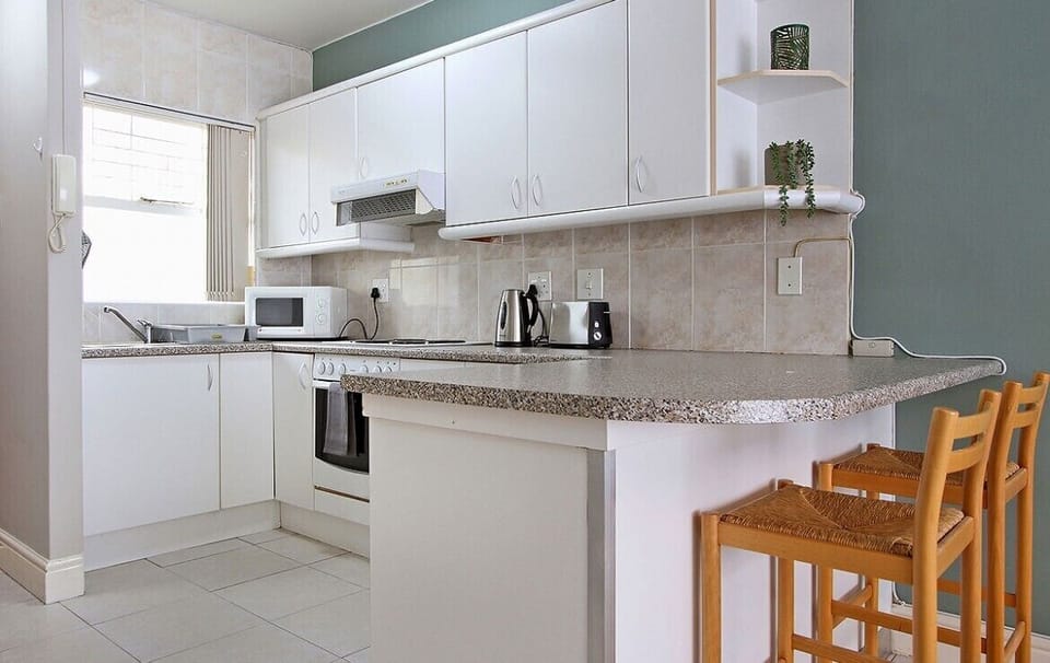 Studio | Private kitchen | Full-size fridge, microwave, oven, stovetop