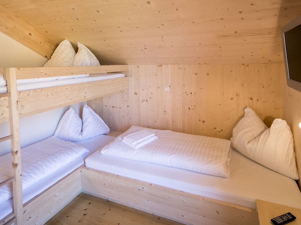 Chalet | 4 bedrooms, individually furnished, bed sheets