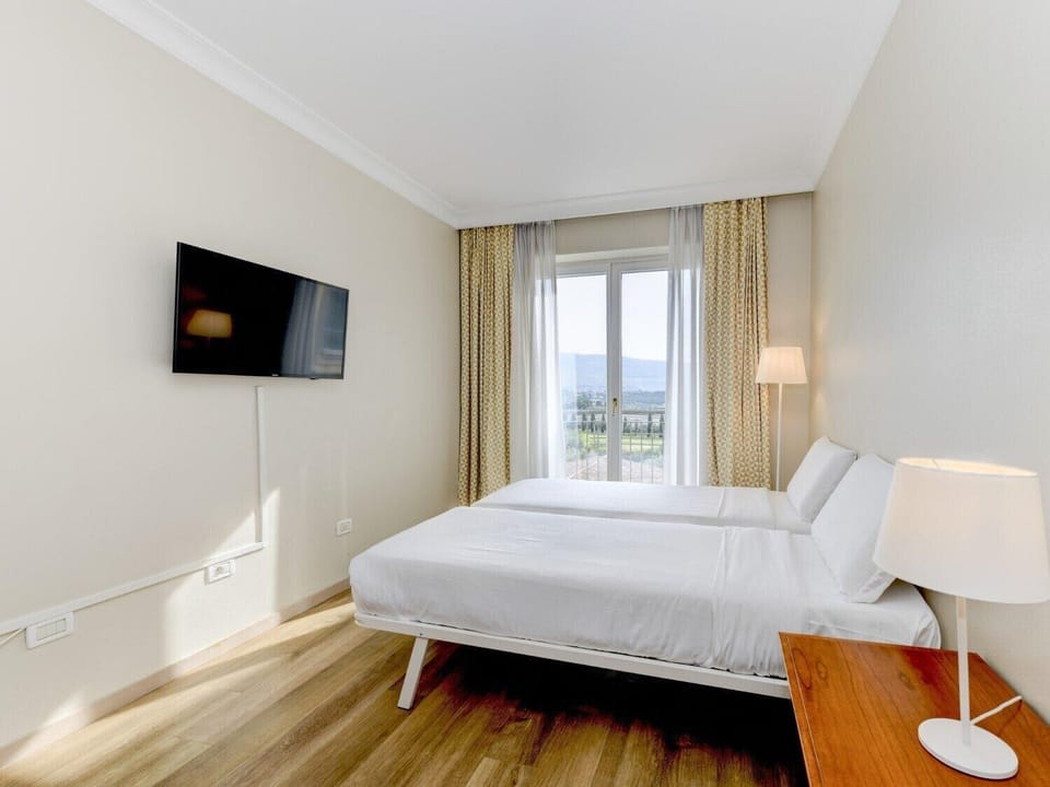 Standard Quadruple Room, Non Smoking | Memory foam beds, in-room safe, desk, soundproofing