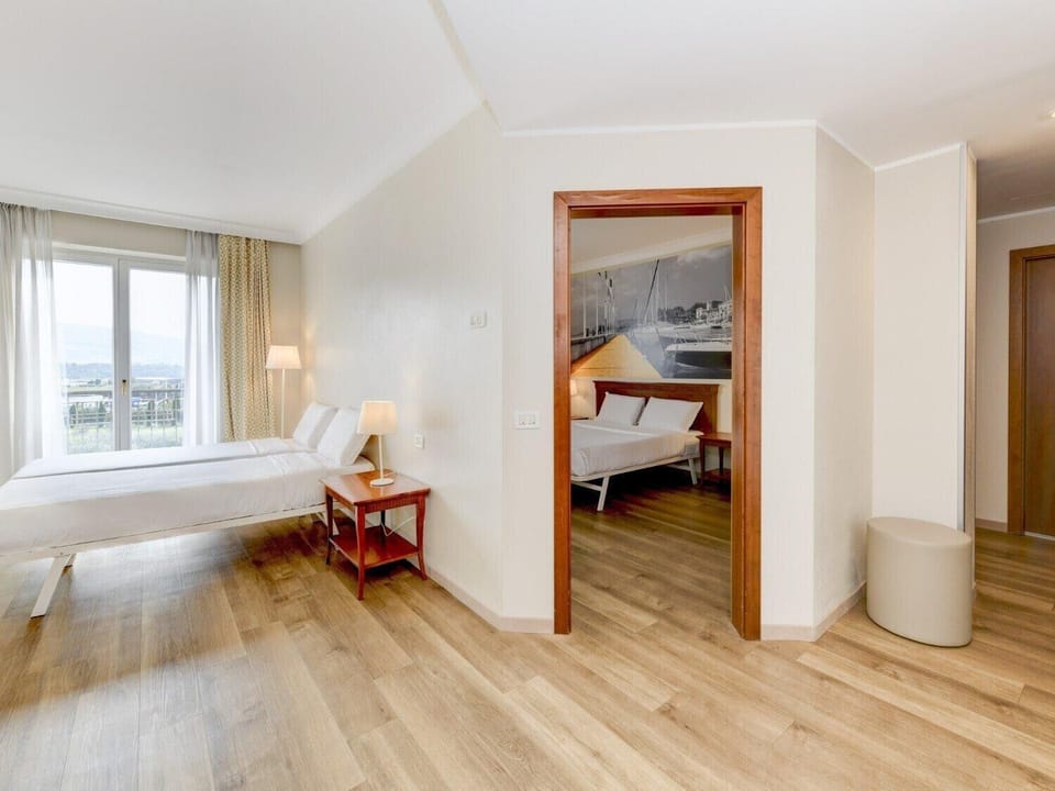 Standard Quadruple Room, Non Smoking | Memory foam beds, in-room safe, desk, soundproofing