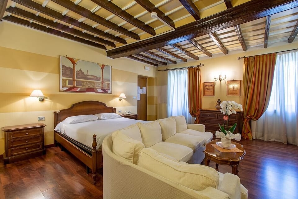 Deluxe Room | Down comforters, minibar, desk, free cribs/infant beds