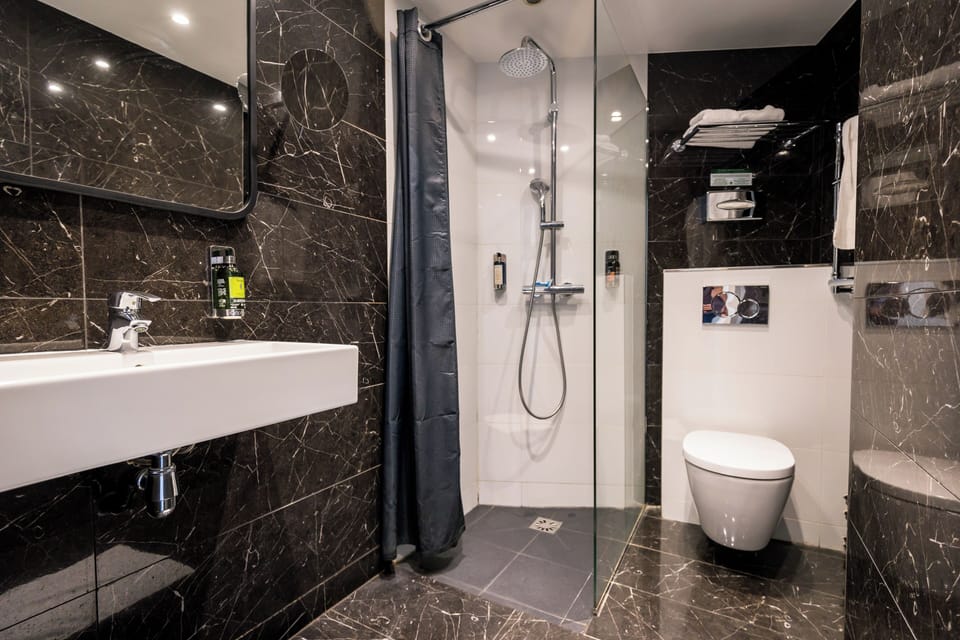 Superior Room, Balcony | Bathroom | Hair dryer, towels