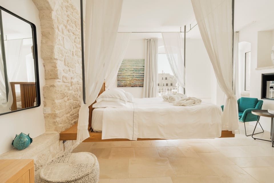 Superior Suite, 1 King Bed, Bathtub, Oceanfront | In-room safe, desk, blackout drapes, soundproofing