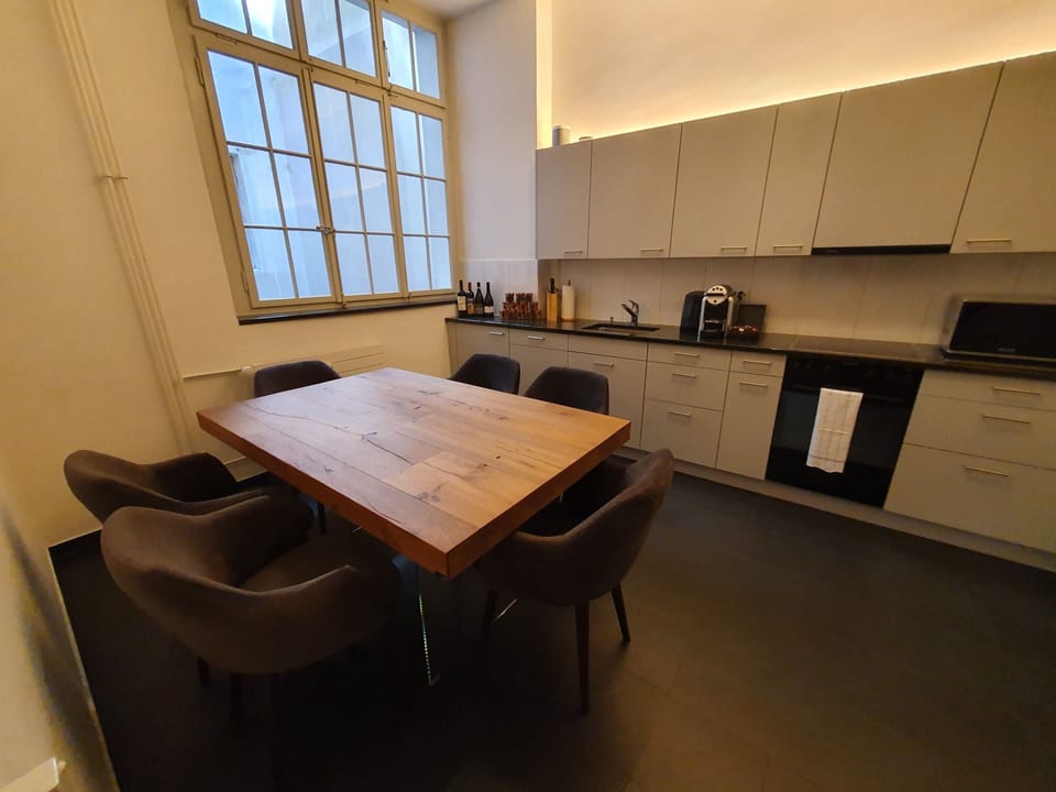 Business Apartment | In-room dining