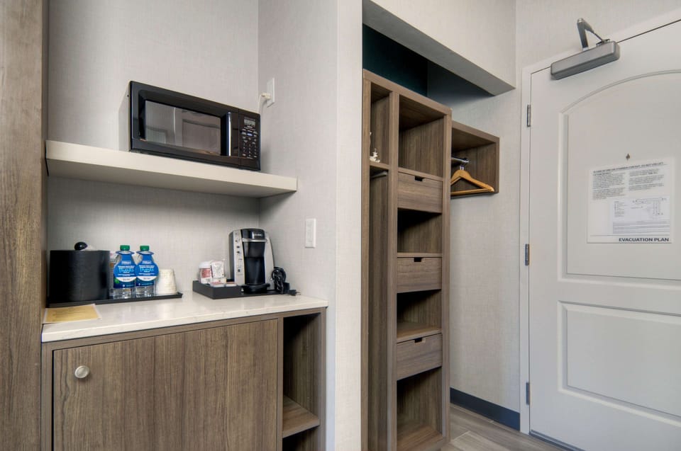 Desk, laptop workspace, iron/ironing board, free cribs/infant beds